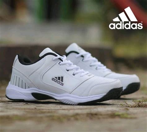 harga sepatu adidas.